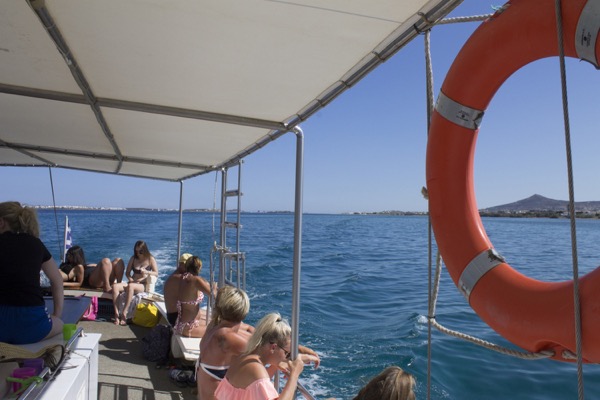 Daily boat cruise in Antiparos